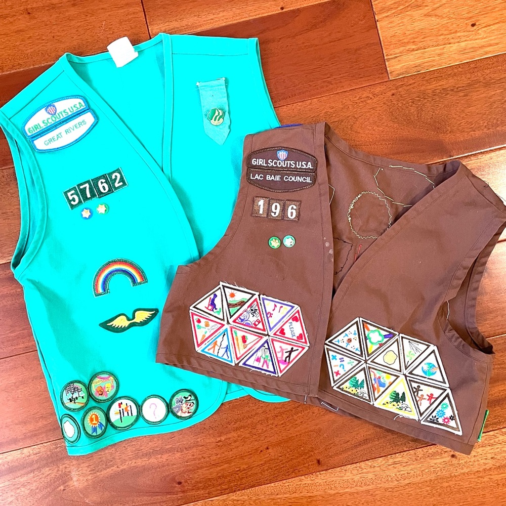 Girl Scouts Brownies Vintage Vest Patches Pins Great Rivers Lac Baie